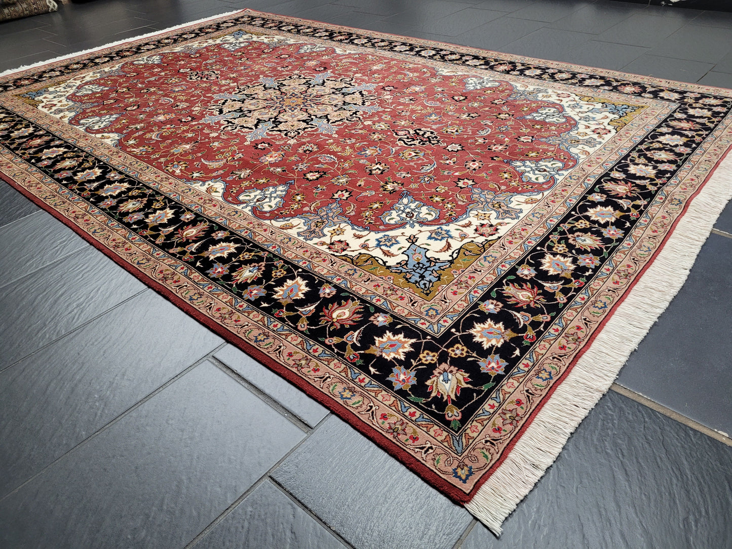 Täbriz Teppich 305x205 cm Korkwolle mit Seidenakzenten feine Knüpfung