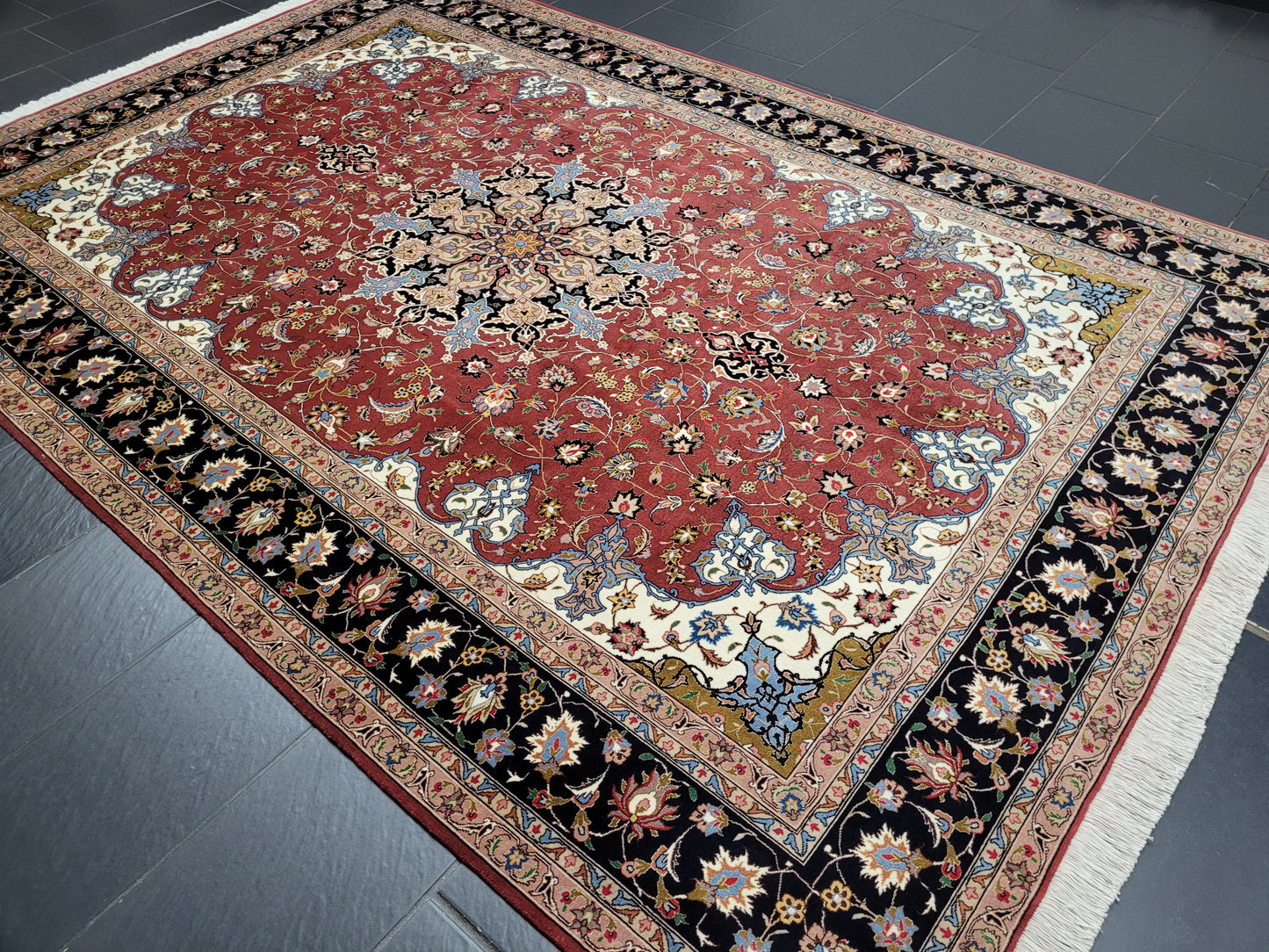 Täbriz Teppich 305x205 cm Korkwolle mit Seidenakzenten feine Knüpfung