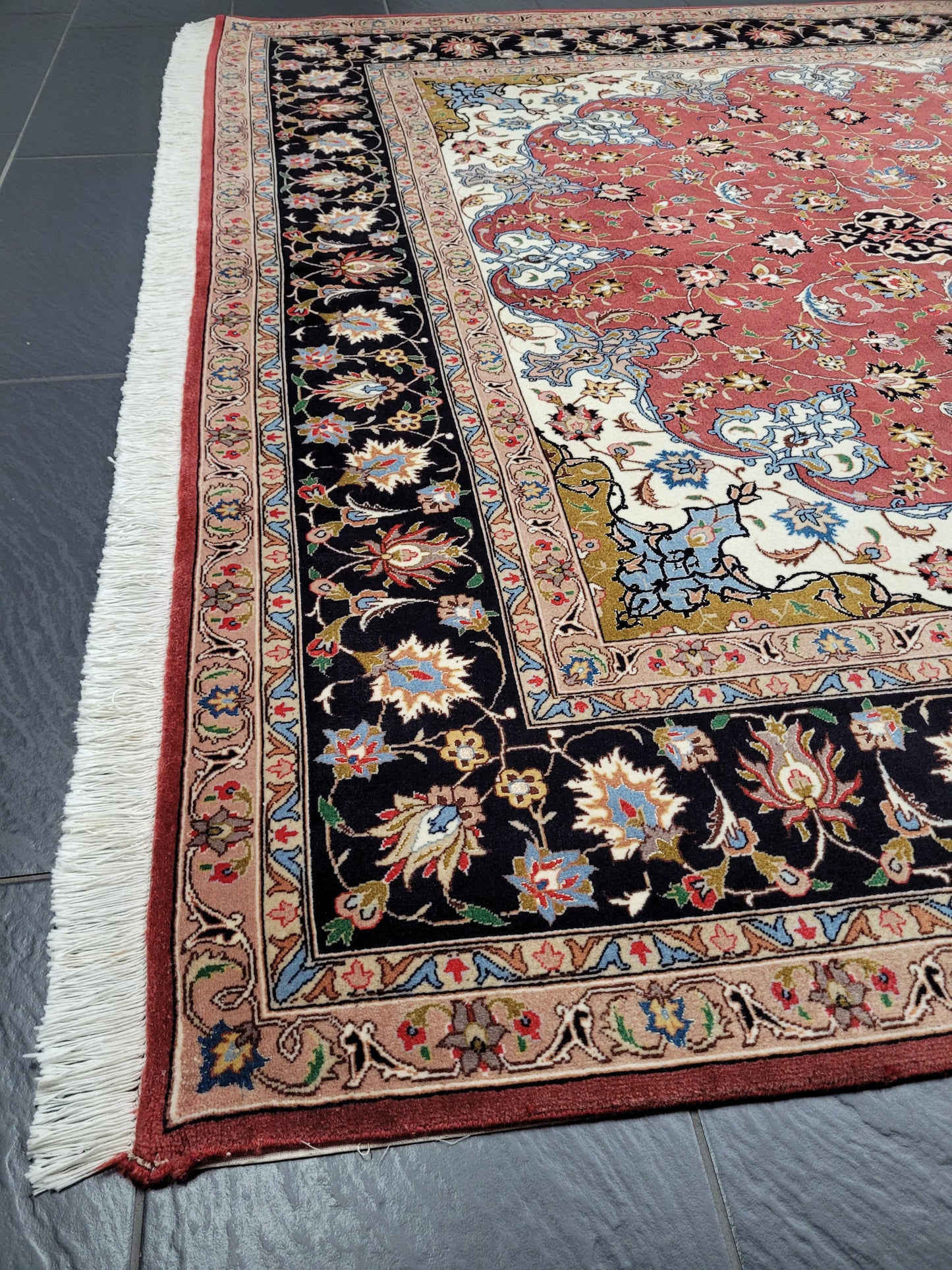 Täbriz Teppich 305x205 cm Korkwolle mit Seidenakzenten feine Knüpfung