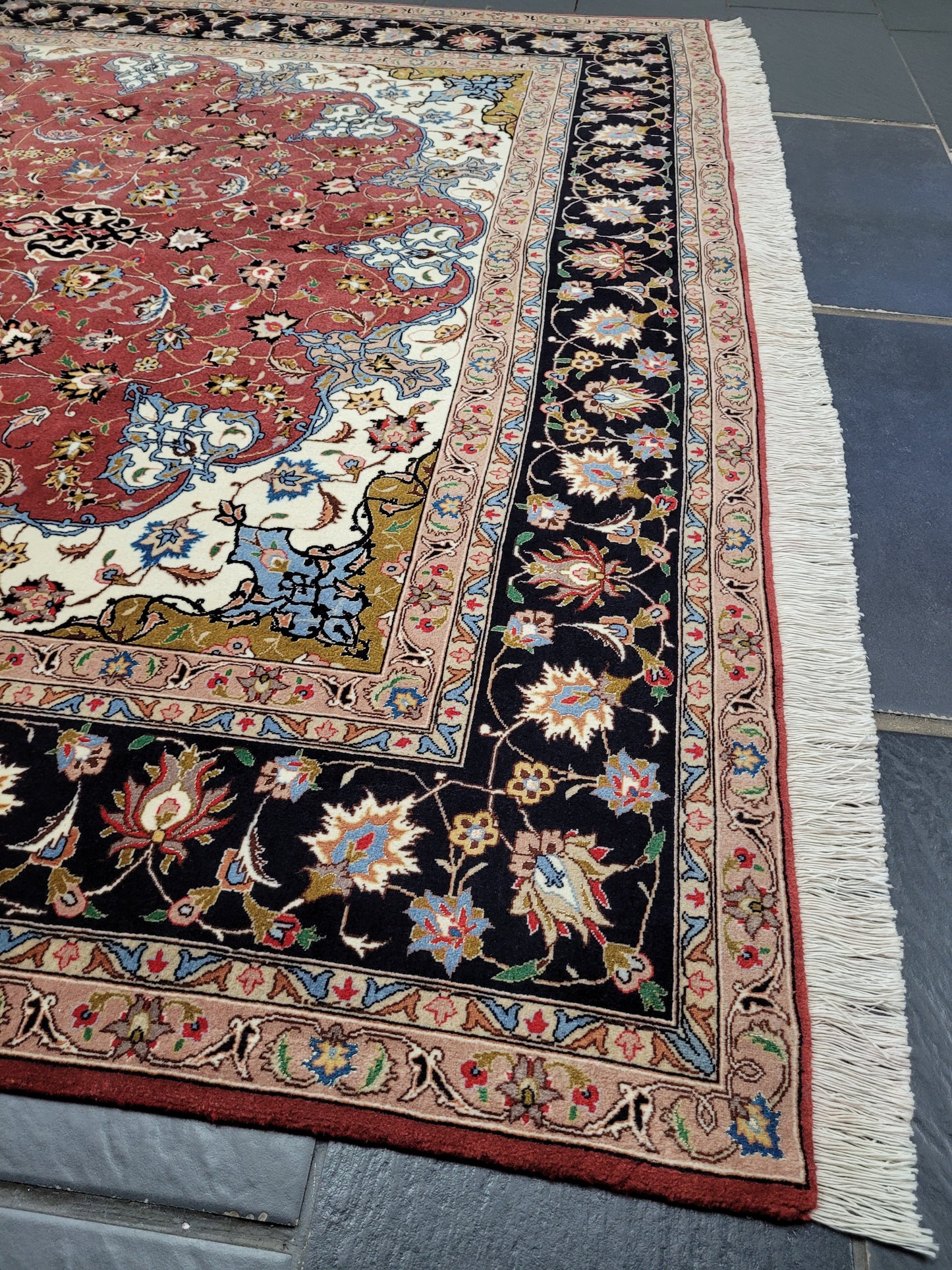 Täbriz Teppich 305x205 cm Korkwolle mit Seidenakzenten feine Knüpfung