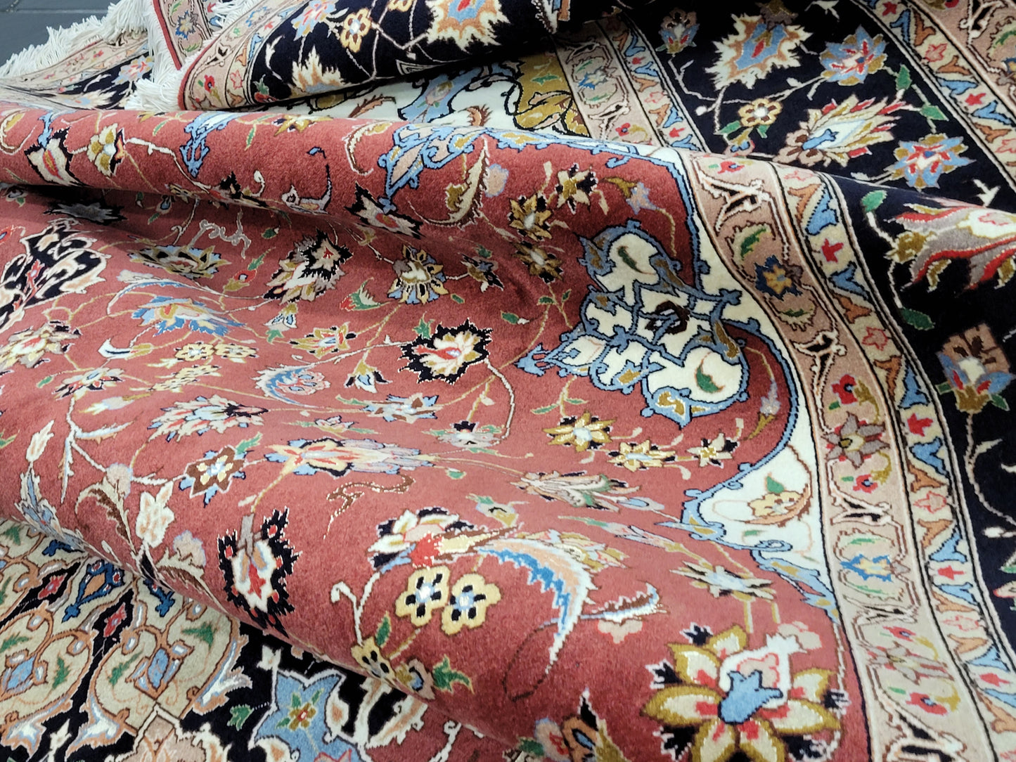 Täbriz Teppich 305x205 cm Korkwolle mit Seidenakzenten feine Knüpfung