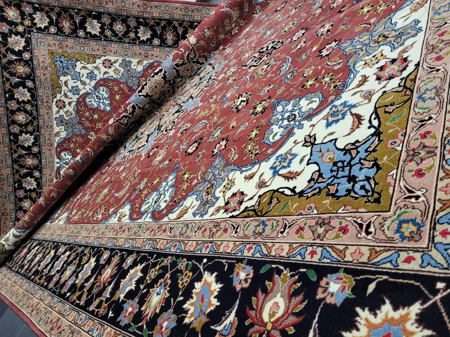 Täbriz Teppich 305x205 cm Korkwolle mit Seidenakzenten feine Knüpfung