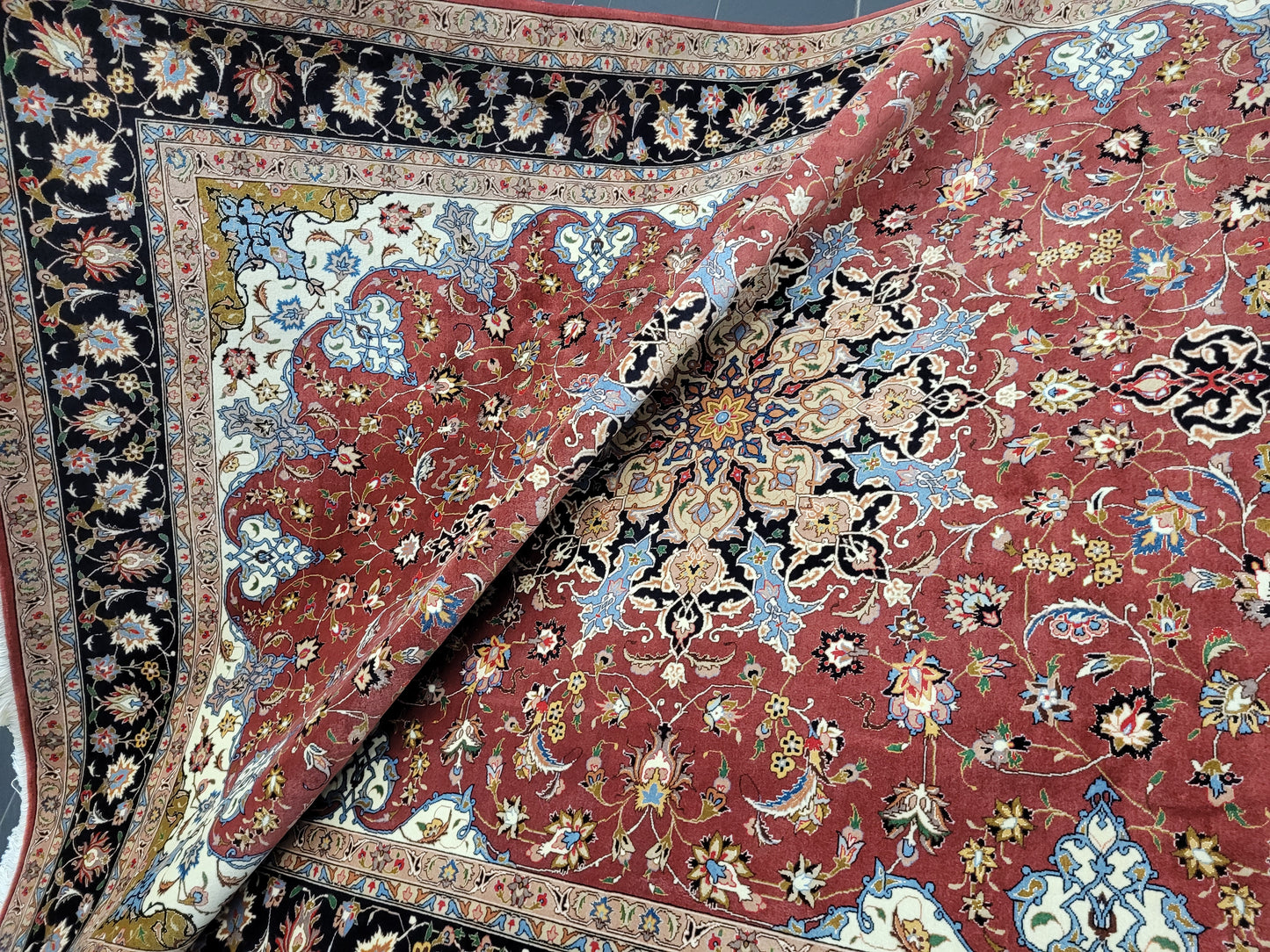 Täbriz Teppich 305x205 cm Korkwolle mit Seidenakzenten feine Knüpfung