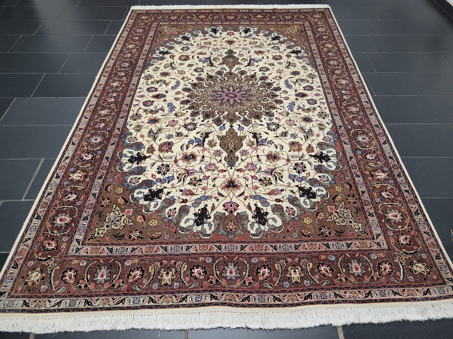 Täbriz Teppich 305x205 cm Korkwolle mit Seidenanteil feine Knüpfung