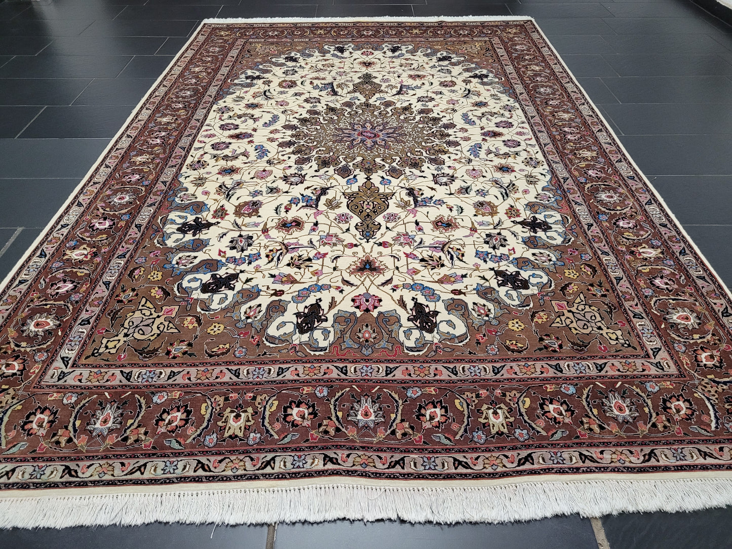 Täbriz Teppich 305x205 cm Korkwolle mit Seidenanteil feine Knüpfung