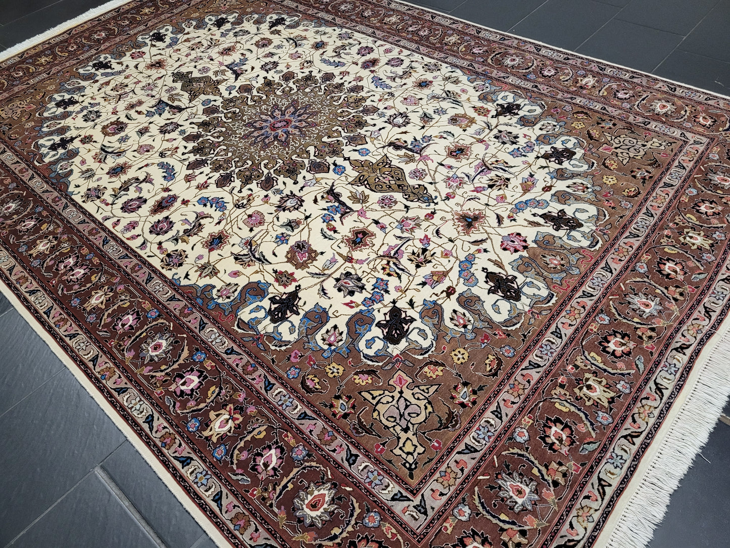 Täbriz Teppich 305x205 cm Korkwolle mit Seidenanteil feine Knüpfung