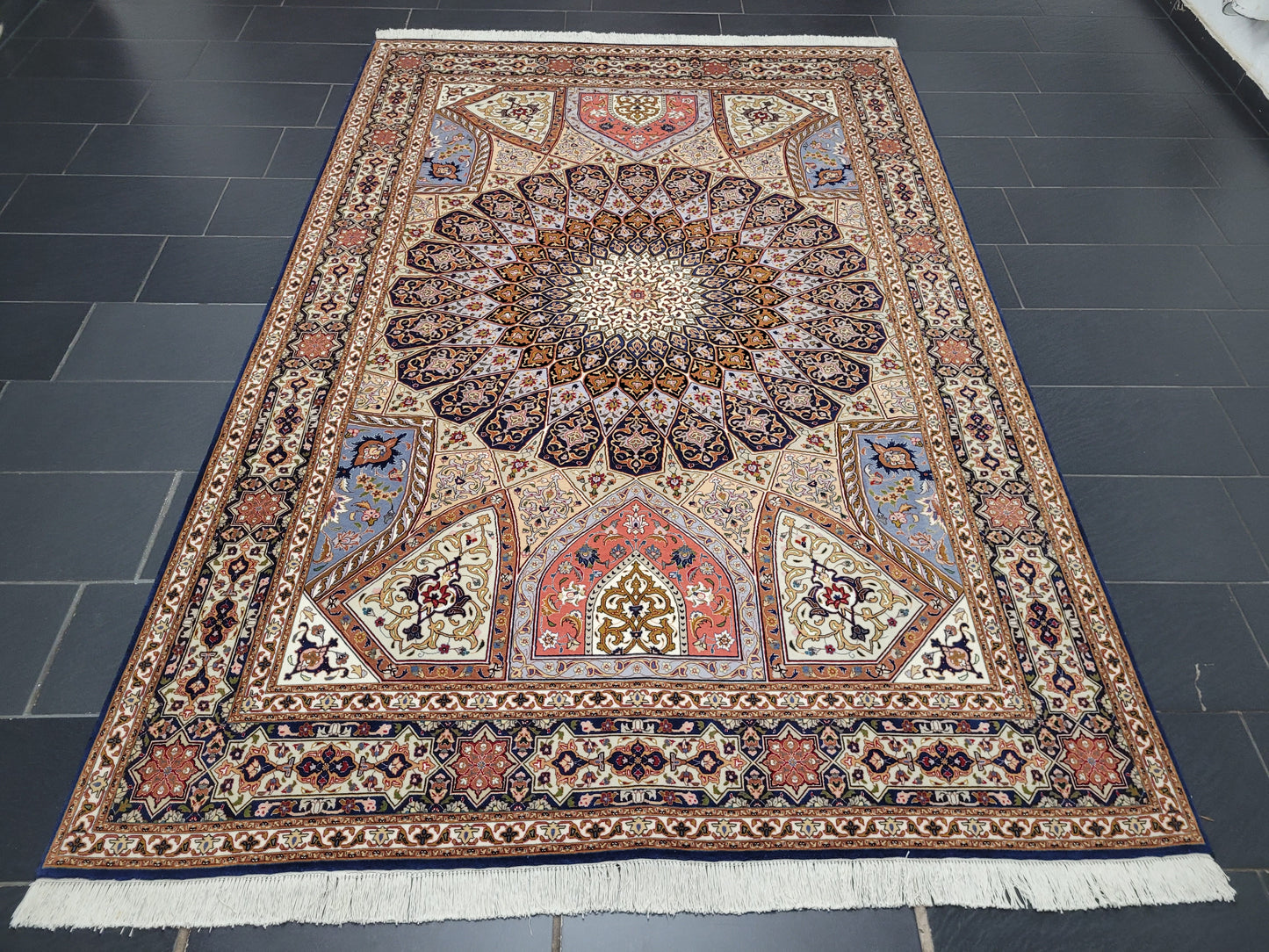 Täbriz Teppich 310x205 cm Korkwolle mit Seidenanteil feine Ghombad Knüpfung