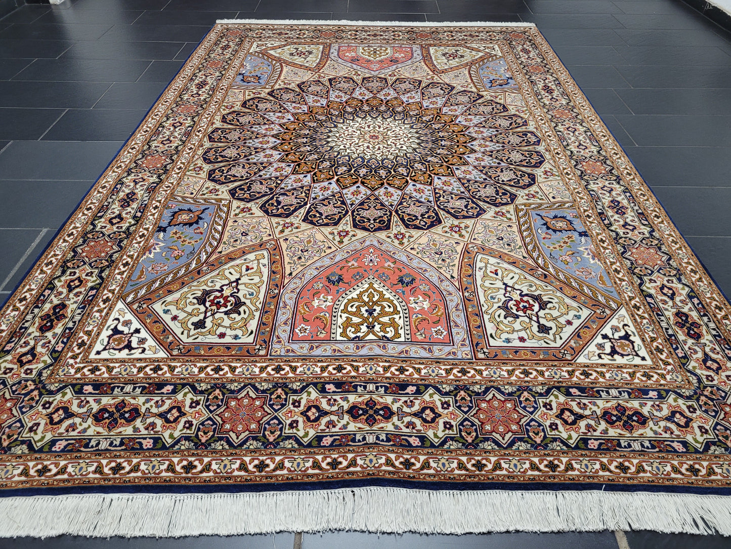 Täbriz Teppich 310x205 cm Korkwolle mit Seidenanteil feine Ghombad Knüpfung