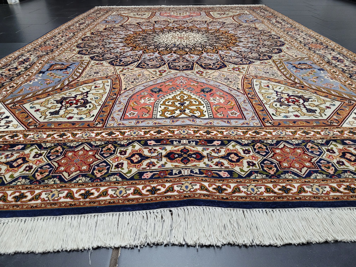 Täbriz Teppich 310x205 cm Korkwolle mit Seidenanteil feine Ghombad Knüpfung