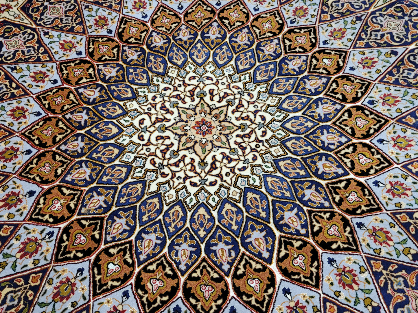 Täbriz Teppich 310x205 cm Korkwolle mit Seidenanteil feine Ghombad Knüpfung