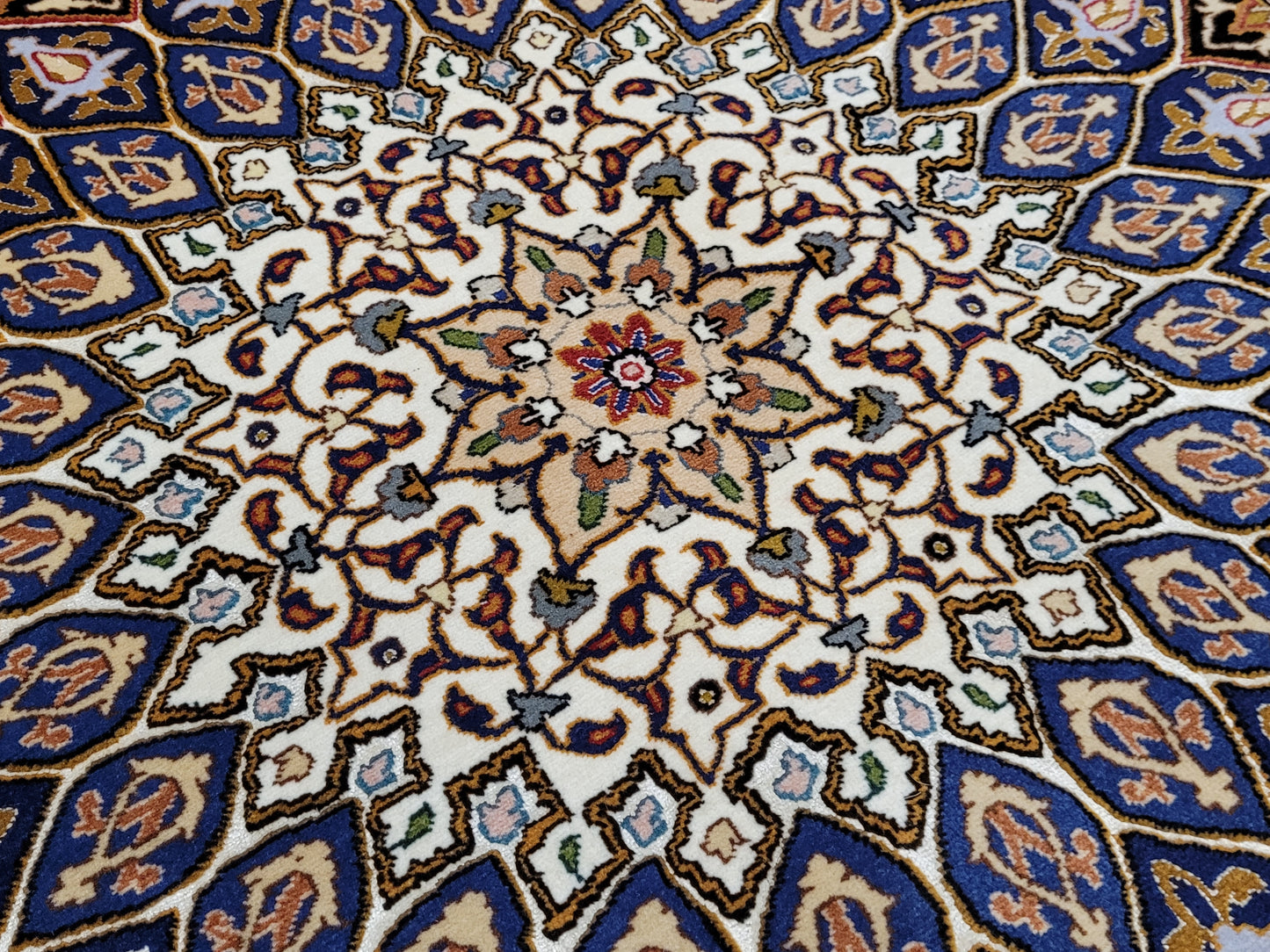 Täbriz Teppich 310x205 cm Korkwolle mit Seidenanteil feine Ghombad Knüpfung