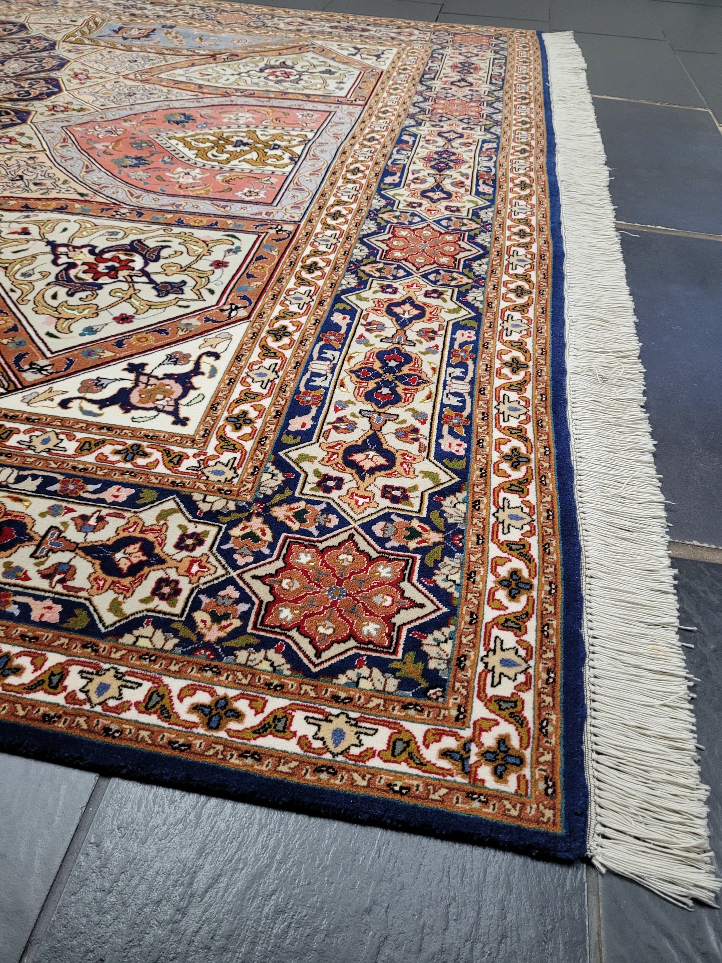 Täbriz Teppich 310x205 cm Korkwolle mit Seidenanteil feine Ghombad Knüpfung