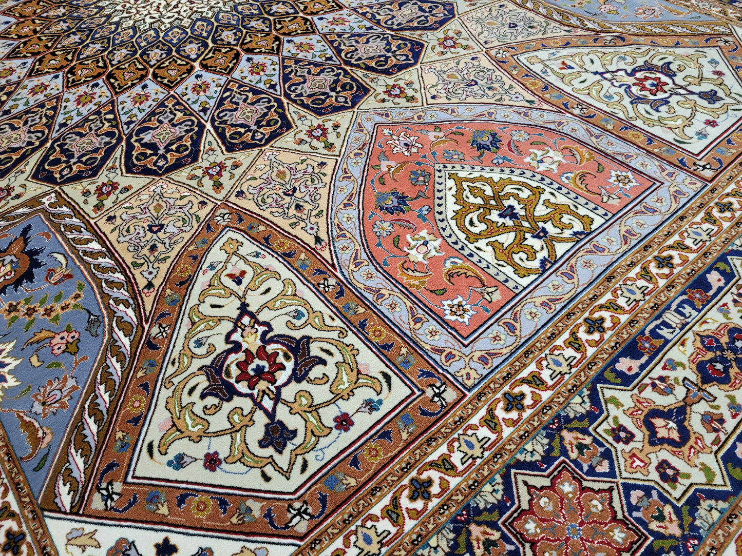 Täbriz Teppich 310x205 cm Korkwolle mit Seidenanteil feine Ghombad Knüpfung