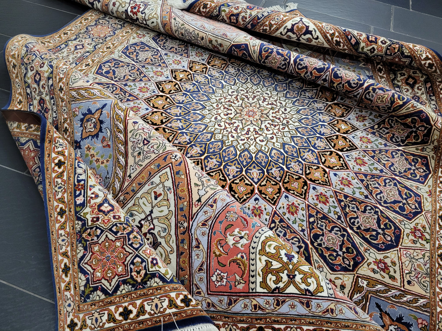 Täbriz Teppich 310x205 cm Korkwolle mit Seidenanteil feine Ghombad Knüpfung