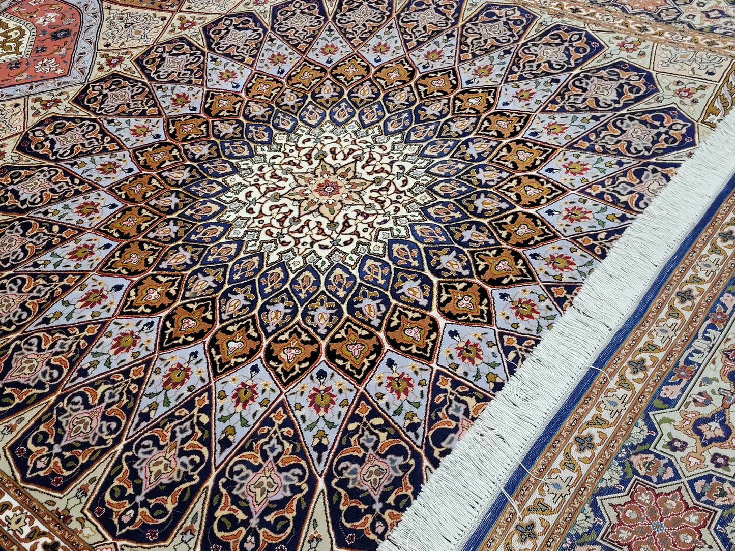 Täbriz Teppich 310x205 cm Korkwolle mit Seidenanteil feine Ghombad Knüpfung