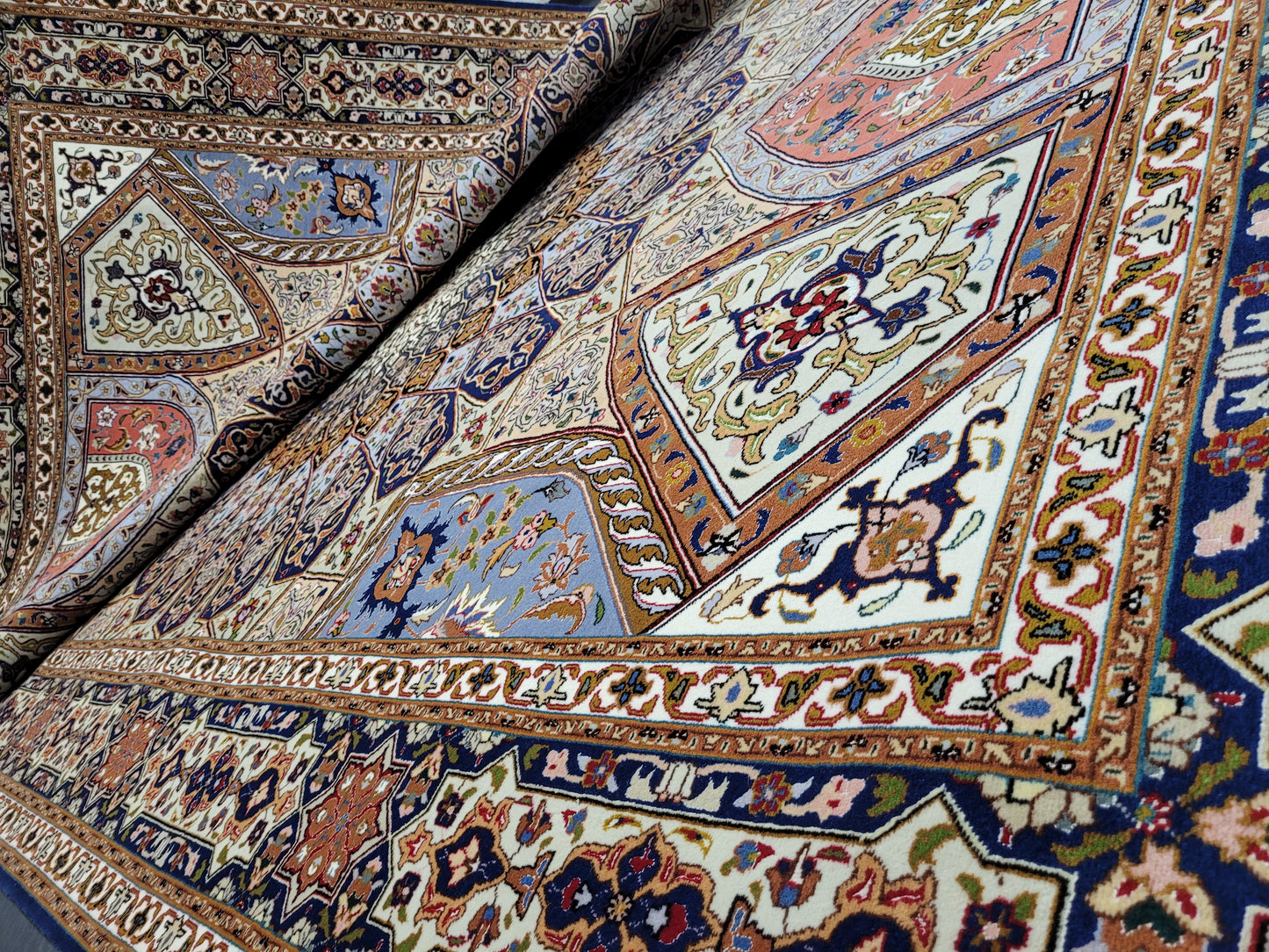 Täbriz Teppich 310x205 cm Korkwolle mit Seidenanteil feine Ghombad Knüpfung