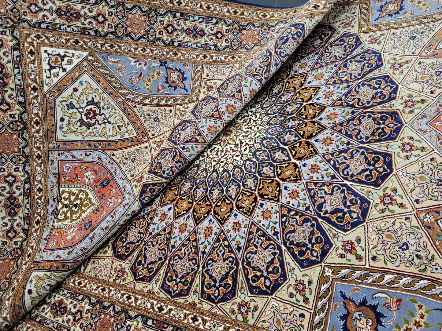 Täbriz Teppich 310x205 cm Korkwolle mit Seidenanteil feine Ghombad Knüpfung