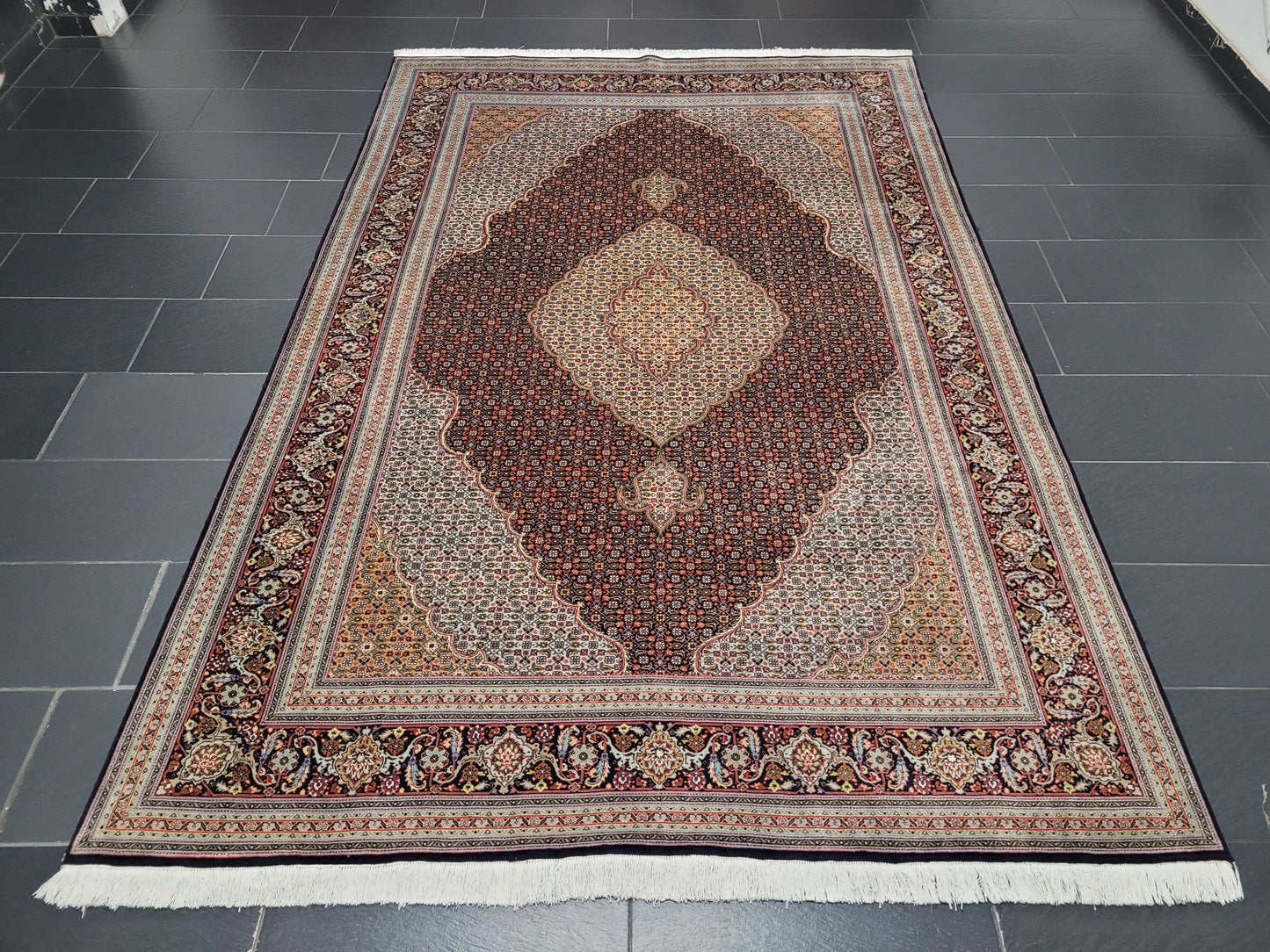 Täbriz Teppich 305x205 cm feine Korkwolle mit Seidenanteil Mahi Design