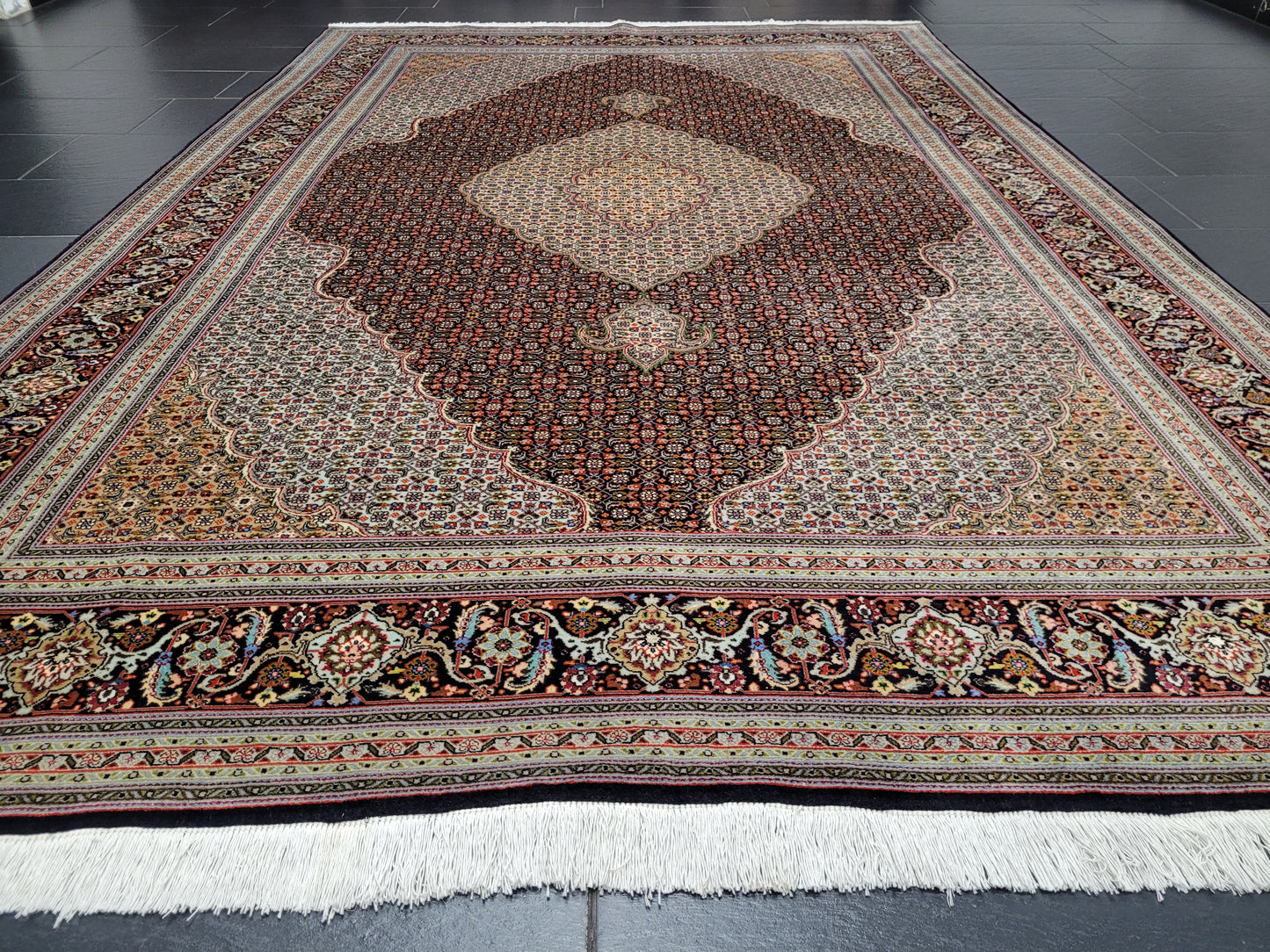 Täbriz Teppich 305x205 cm feine Korkwolle mit Seidenanteil Mahi Design