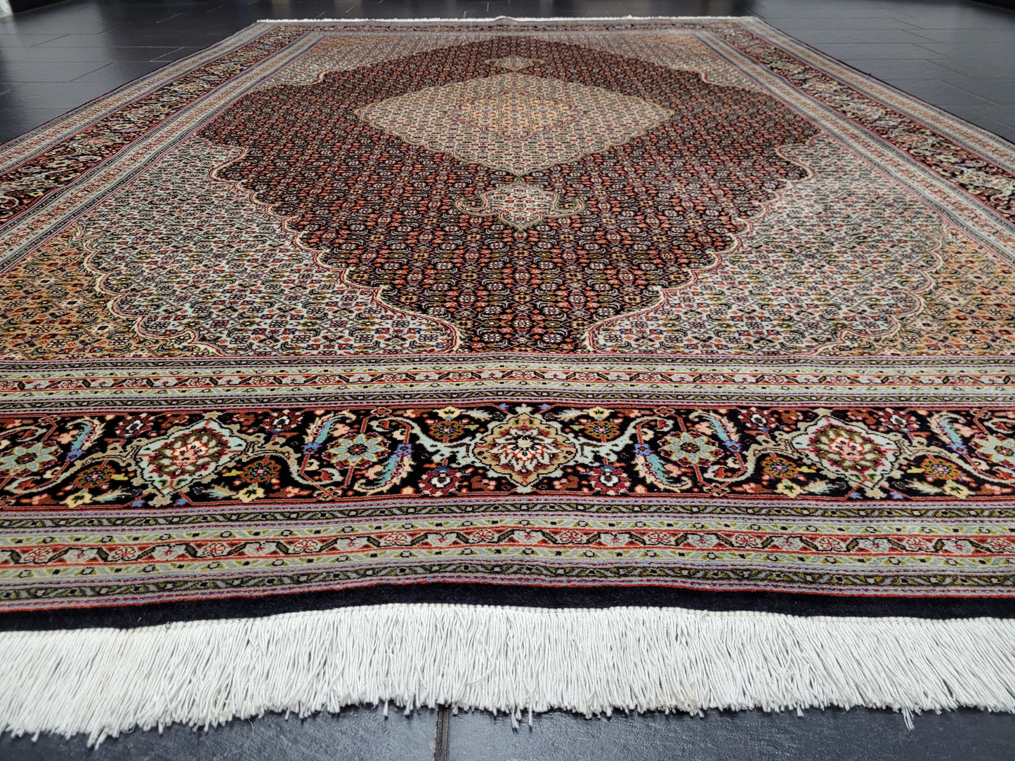 Täbriz Teppich 305x205 cm feine Korkwolle mit Seidenanteil Mahi Design