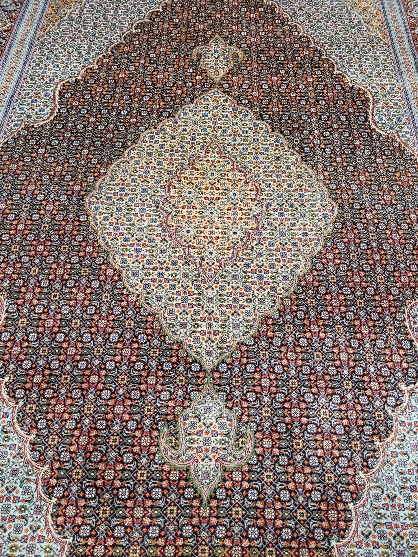 Täbriz Teppich 305x205 cm feine Korkwolle mit Seidenanteil Mahi Design