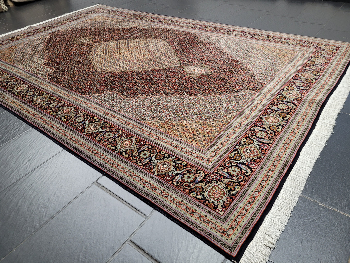 Täbriz Teppich 305x205 cm feine Korkwolle mit Seidenanteil Mahi Design