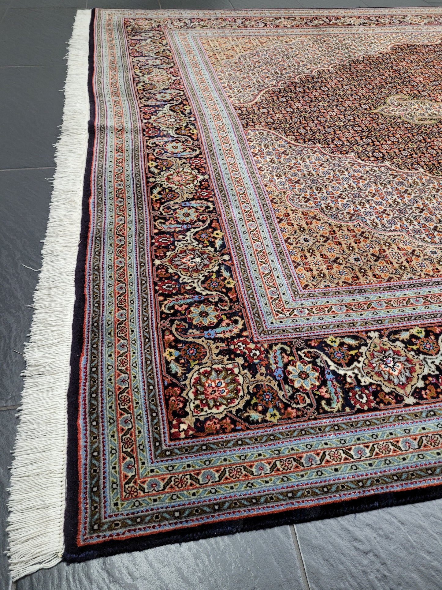 Täbriz Teppich 305x205 cm feine Korkwolle mit Seidenanteil Mahi Design