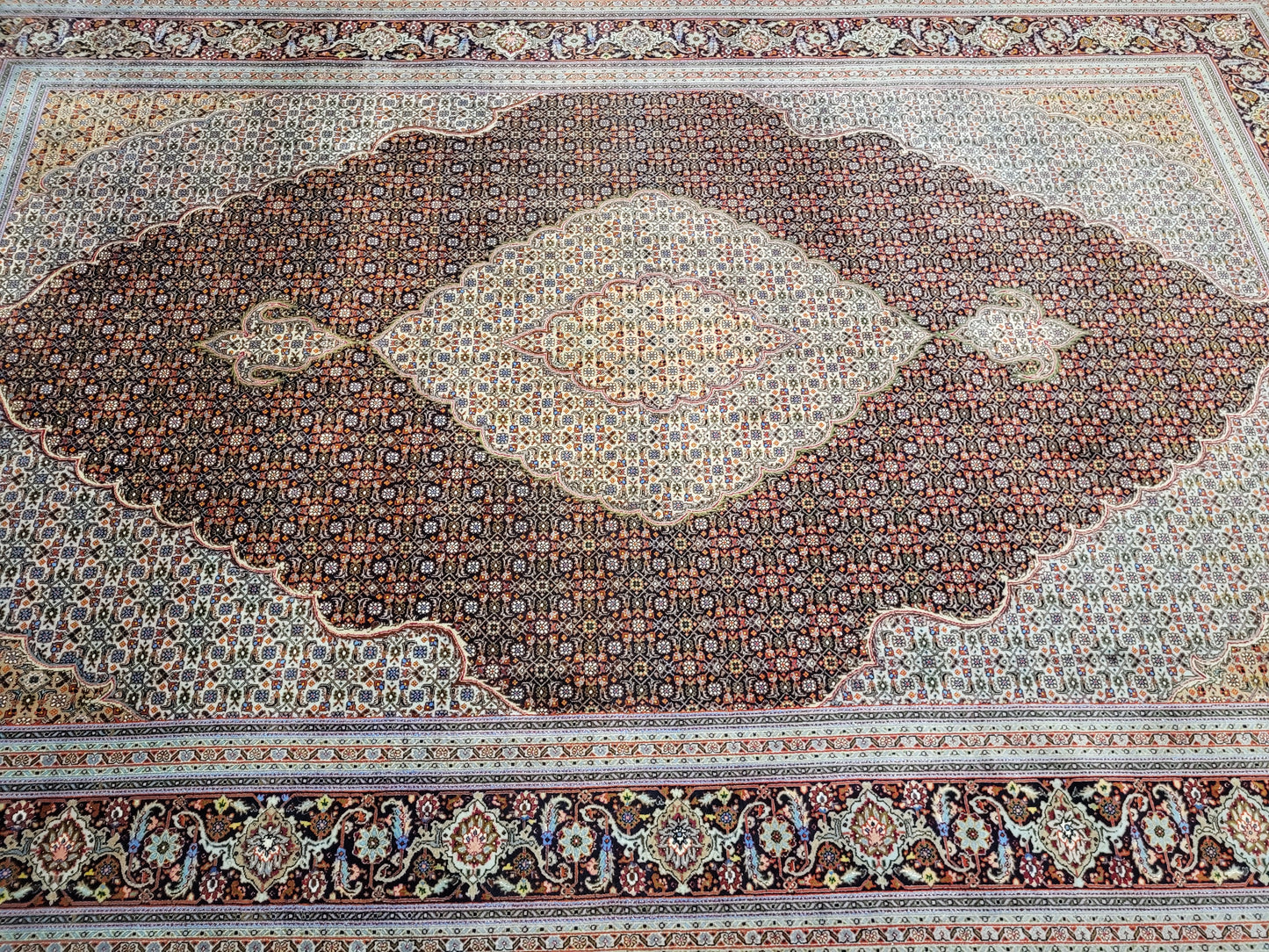 Täbriz Teppich 305x205 cm feine Korkwolle mit Seidenanteil Mahi Design