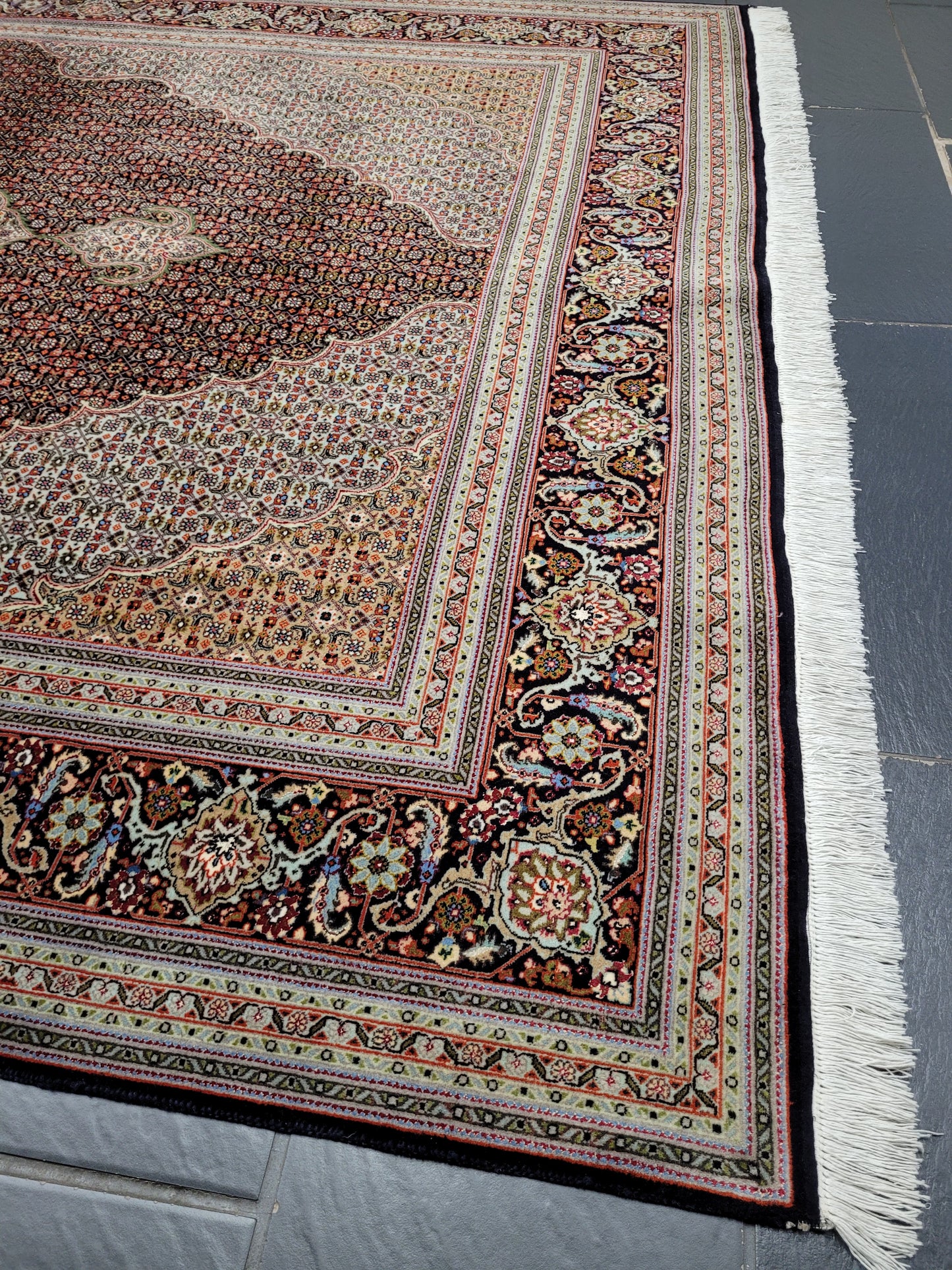 Täbriz Teppich 305x205 cm feine Korkwolle mit Seidenanteil Mahi Design