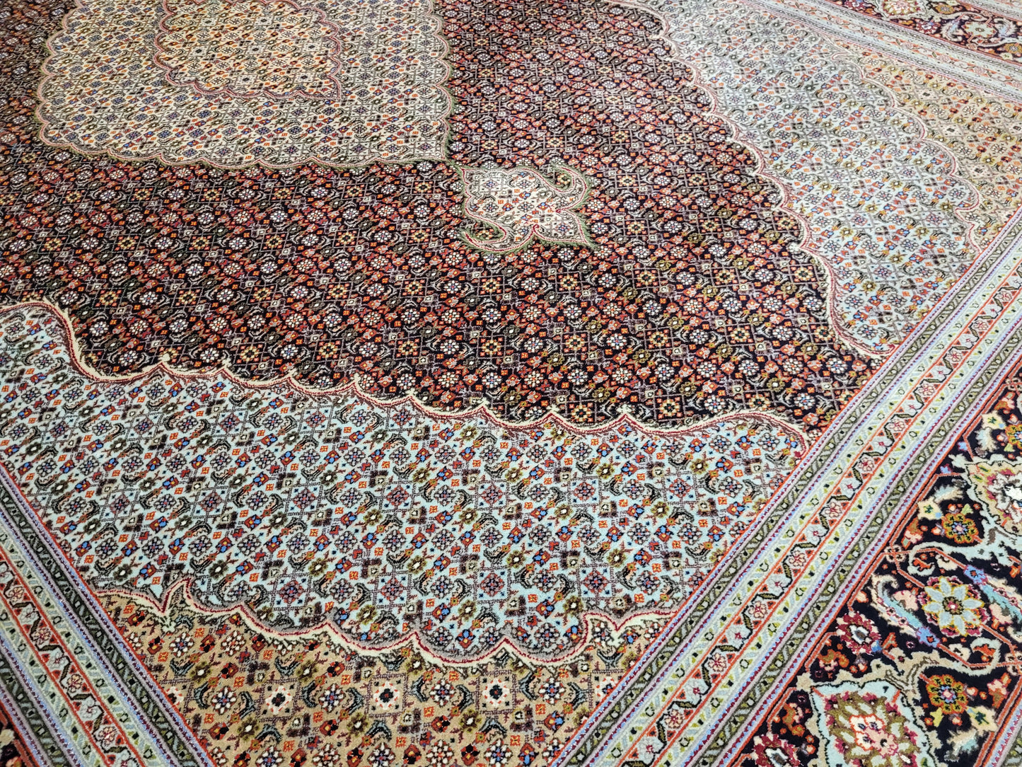 Täbriz Teppich 305x205 cm feine Korkwolle mit Seidenanteil Mahi Design