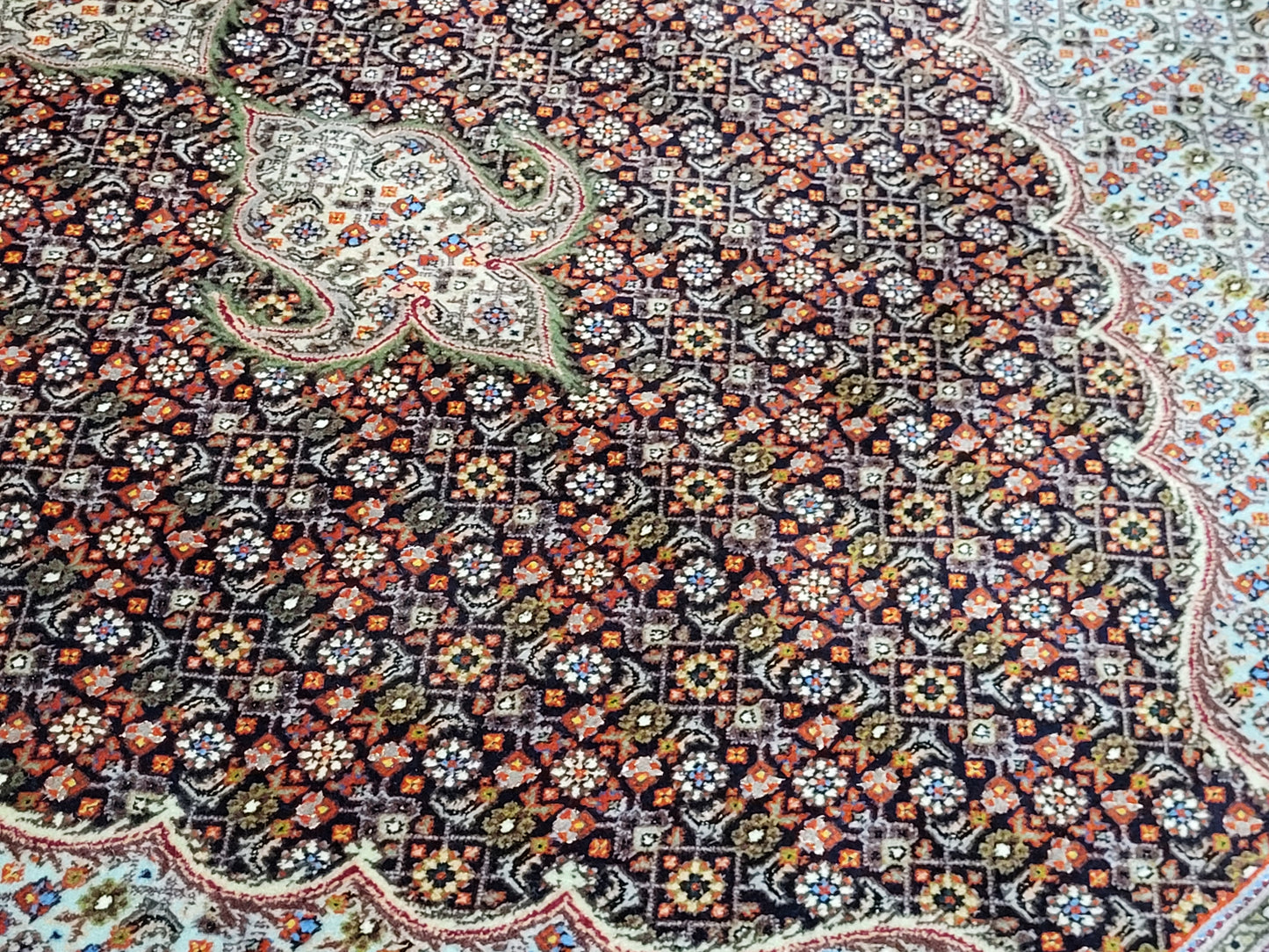 Täbriz Teppich 305x205 cm feine Korkwolle mit Seidenanteil Mahi Design