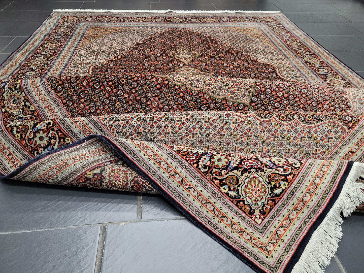 Täbriz Teppich 305x205 cm feine Korkwolle mit Seidenanteil Mahi Design