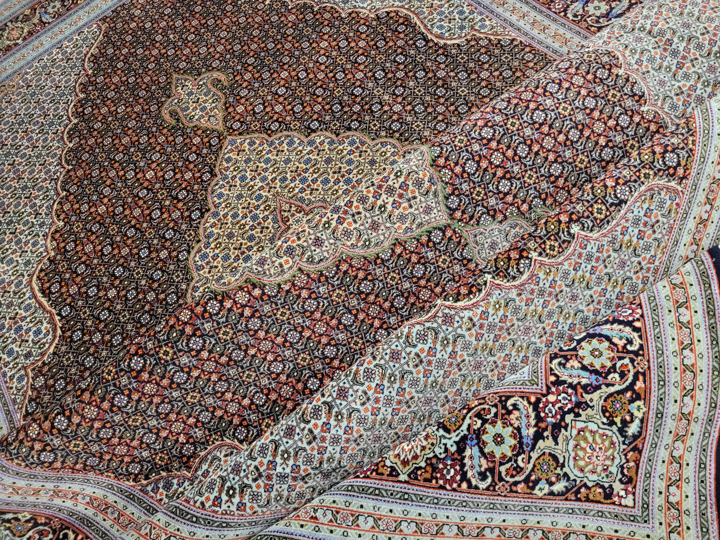 Täbriz Teppich 305x205 cm feine Korkwolle mit Seidenanteil Mahi Design