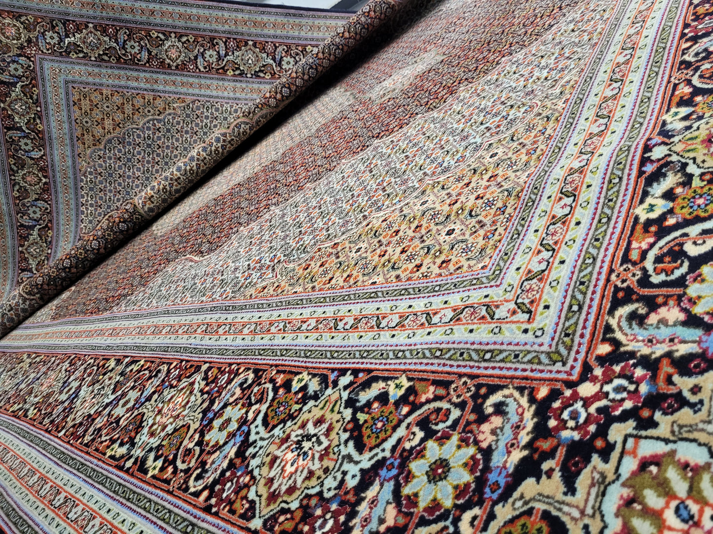 Täbriz Teppich 305x205 cm feine Korkwolle mit Seidenanteil Mahi Design