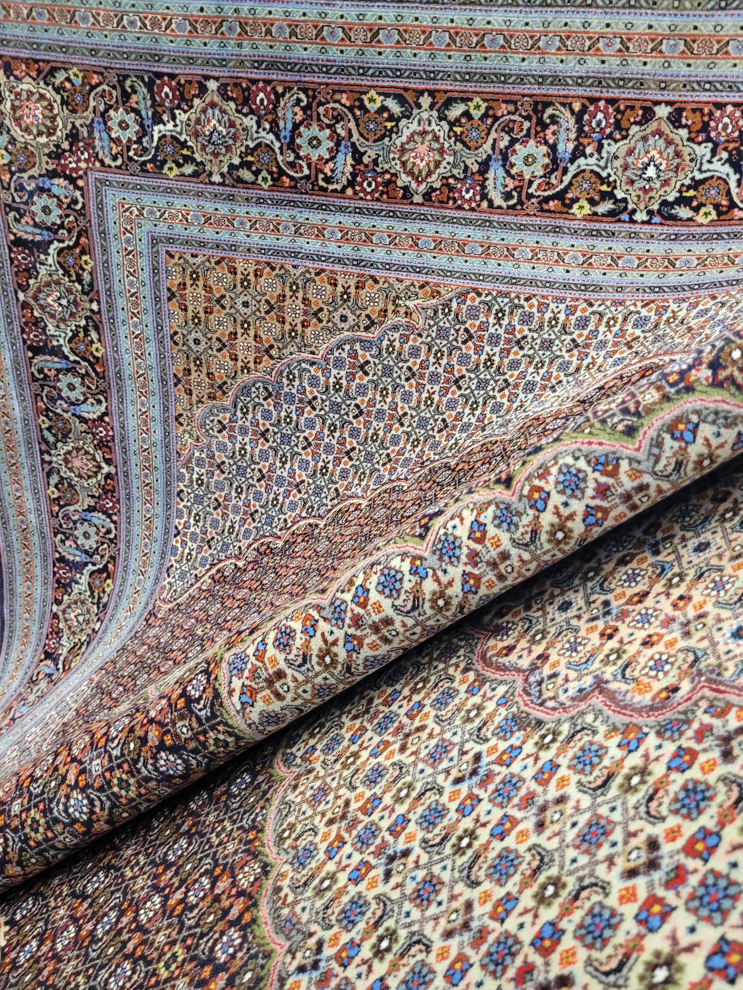 Täbriz Teppich 305x205 cm feine Korkwolle mit Seidenanteil Mahi Design