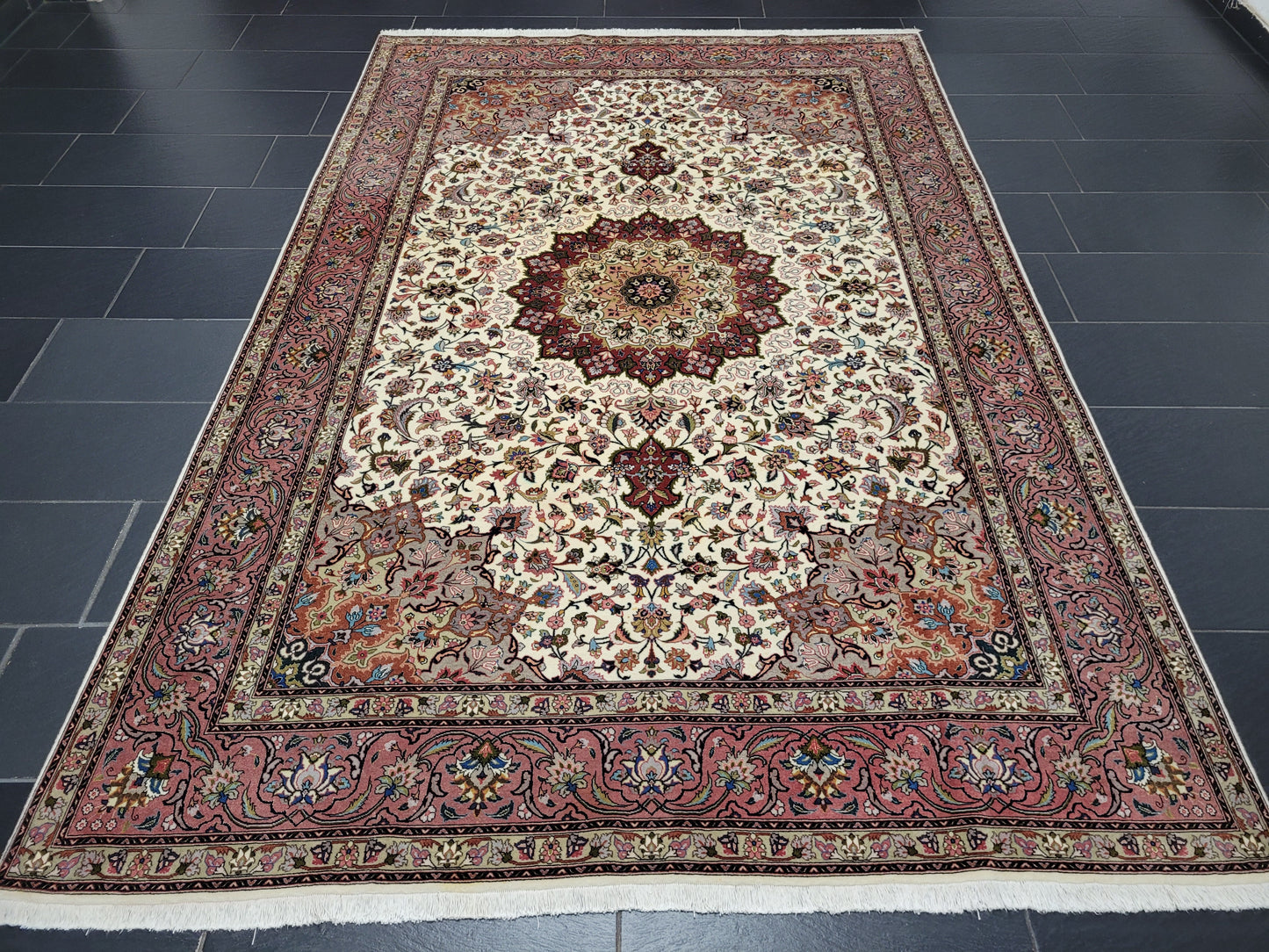 Orientteppich Handgeknüpft Täbriz Korkwolle mit Seidenanteil 310x205 cm
