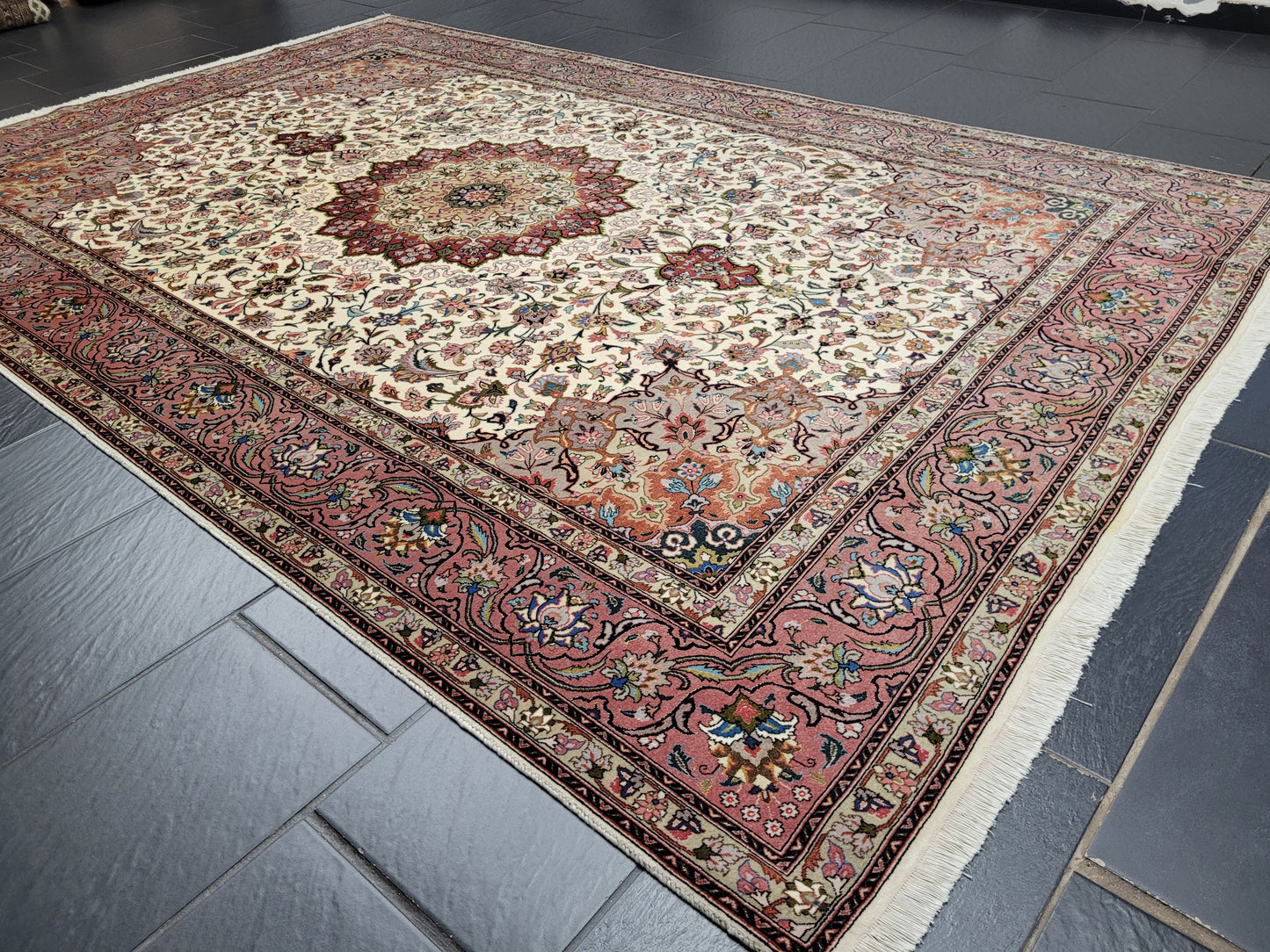 Orientteppich Handgeknüpft Täbriz Korkwolle mit Seidenanteil 310x205 cm