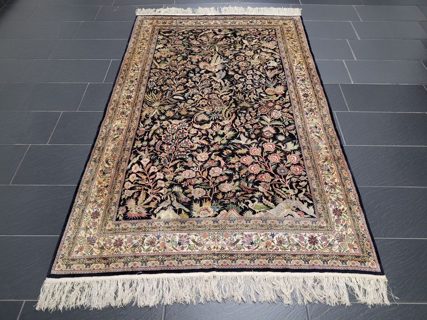 Hereke Seidenteppich Handgeknüpft Paradiesgarten Motiv 245x155cm