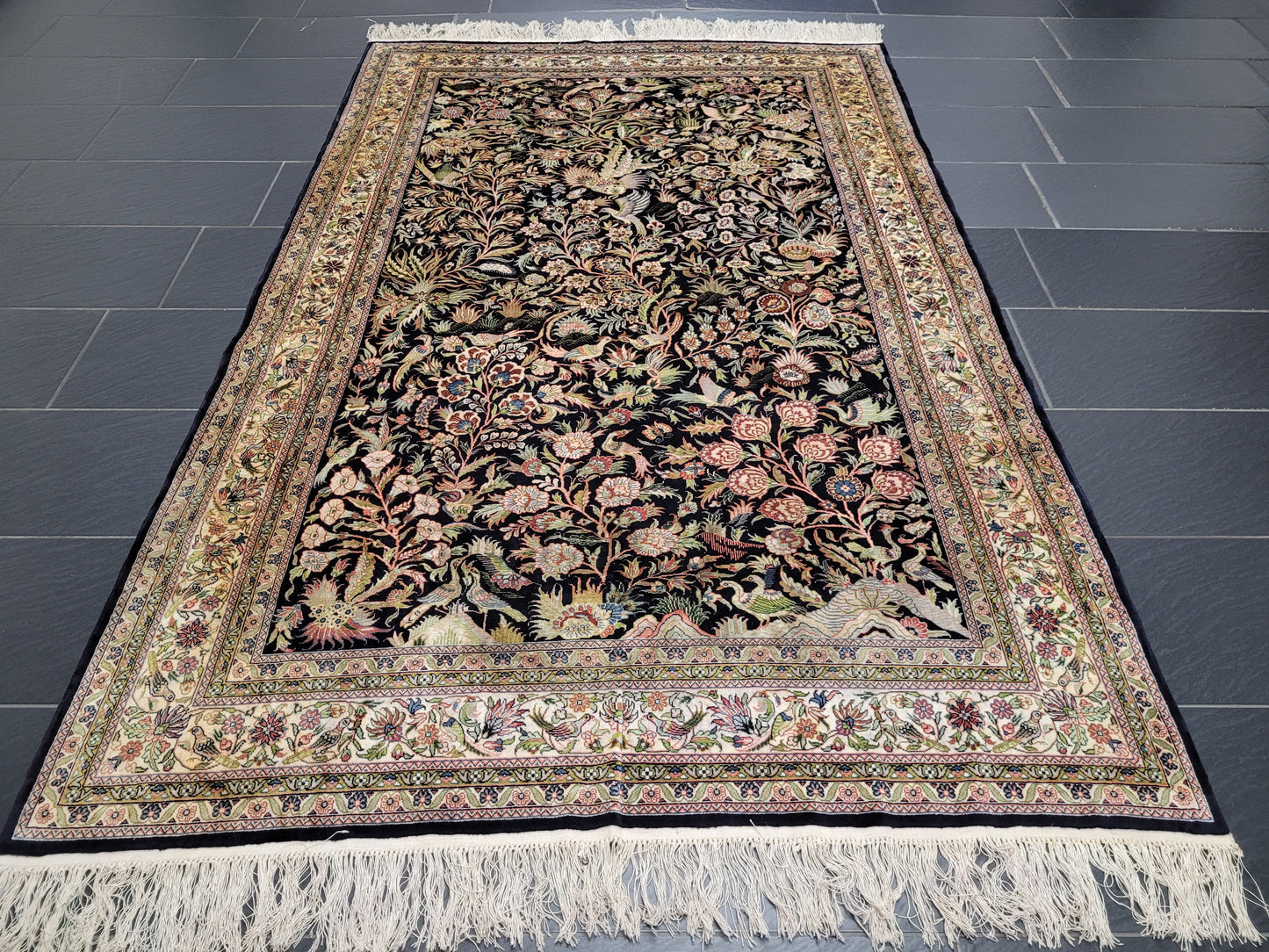 Hereke Seidenteppich Handgeknüpft Paradiesgarten Motiv 245x155cm