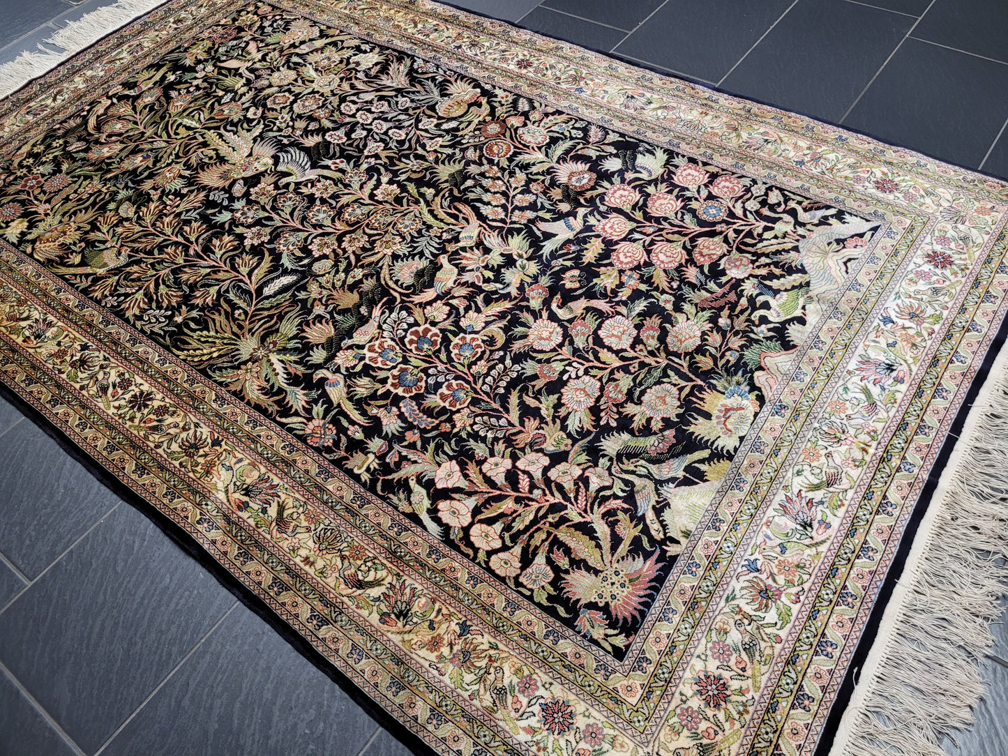 Hereke Seidenteppich Handgeknüpft Paradiesgarten Motiv 245x155cm