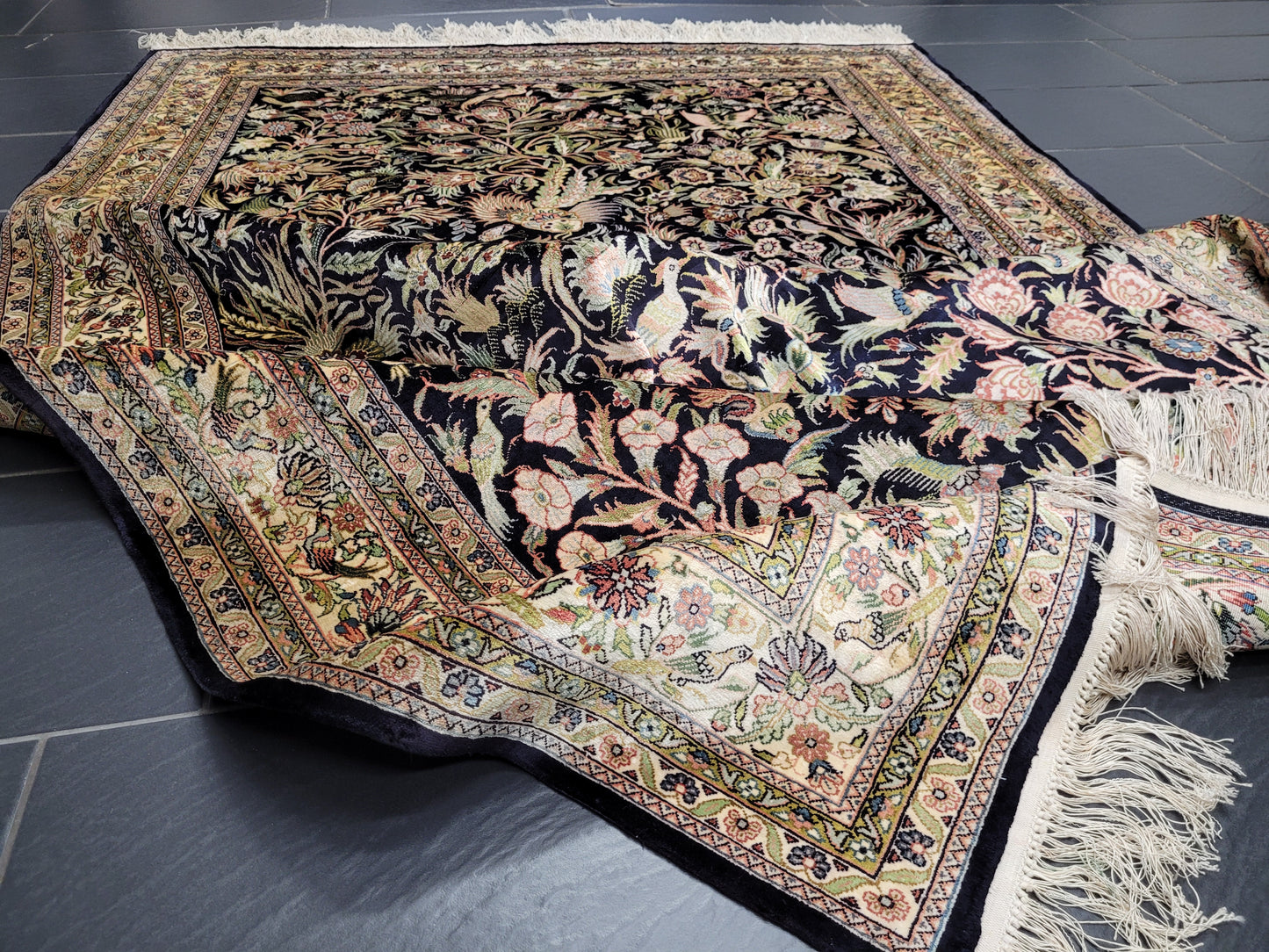 Hereke Seidenteppich Handgeknüpft Paradiesgarten Motiv 245x155cm