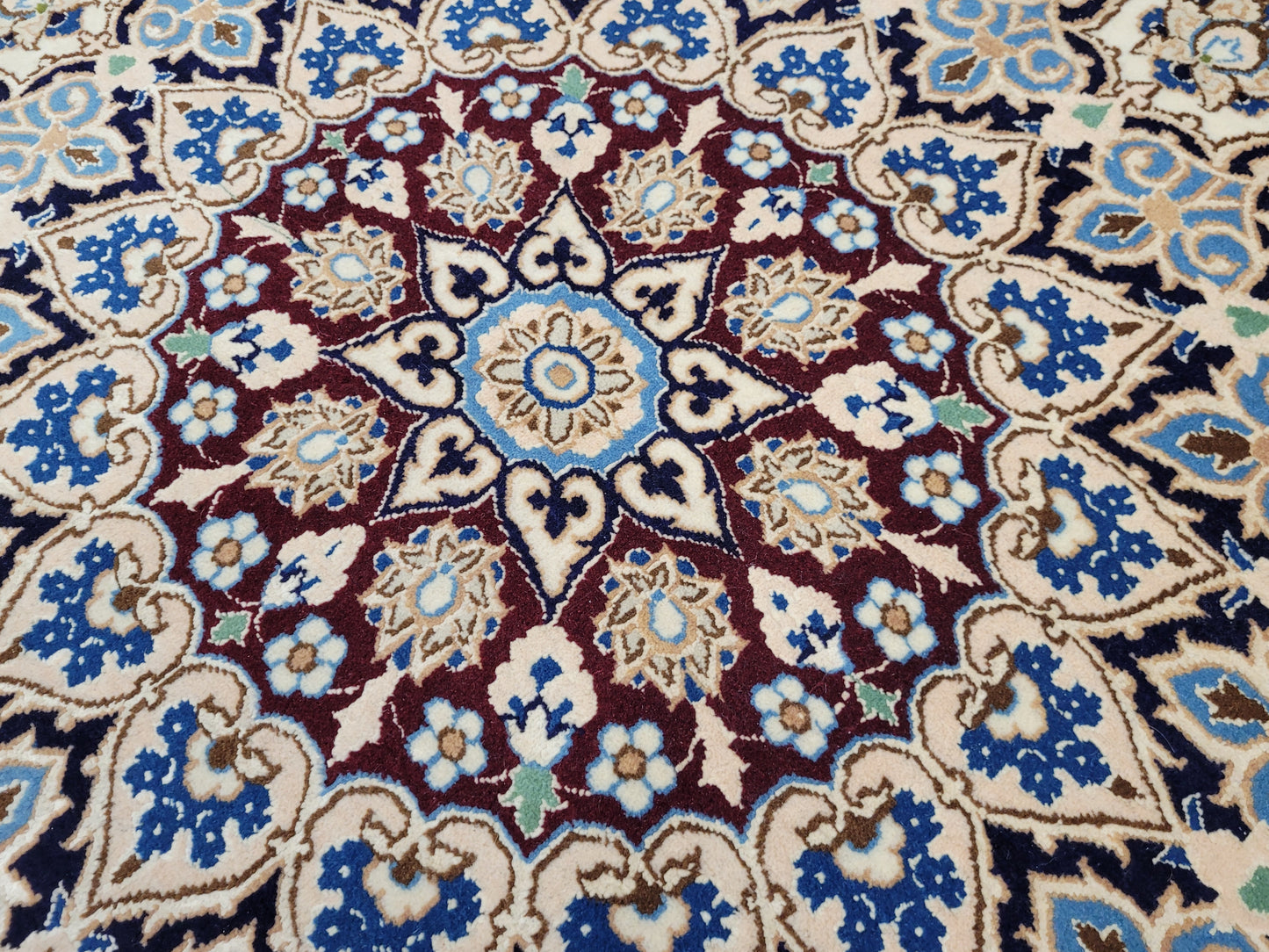 Nain Teppich Rund Seide und Wolle fein geknüpft 245 cm Unikat