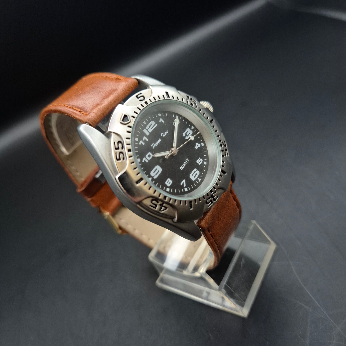 Precision Time Herren Uhr mit schwarzem Zifferblatt und Lederarmband