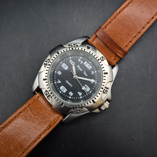 Precision Time Herren Uhr mit schwarzem Zifferblatt und Lederarmband