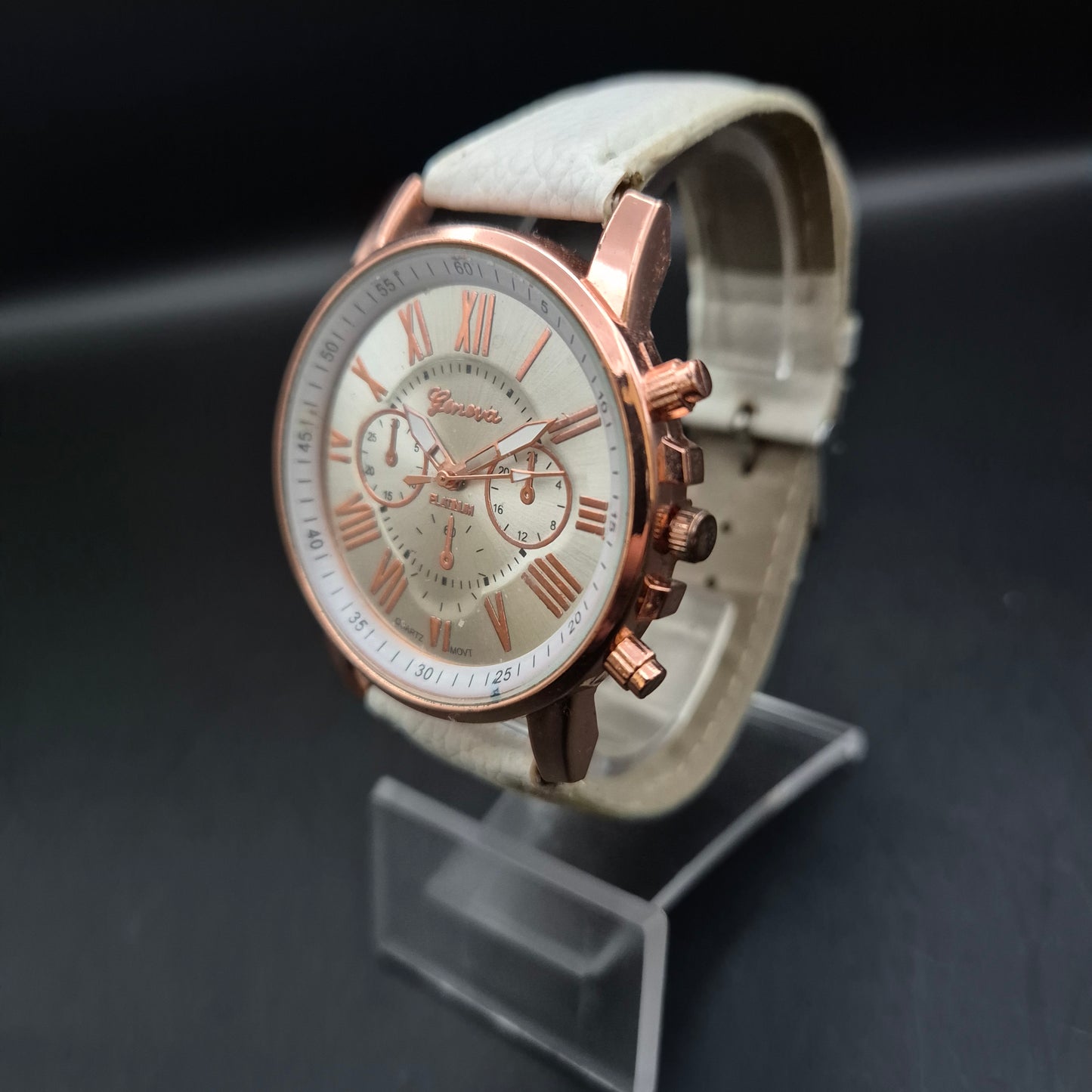 Geneva Damen Uhr mit roségoldenem Gehäuse und römischen Ziffern