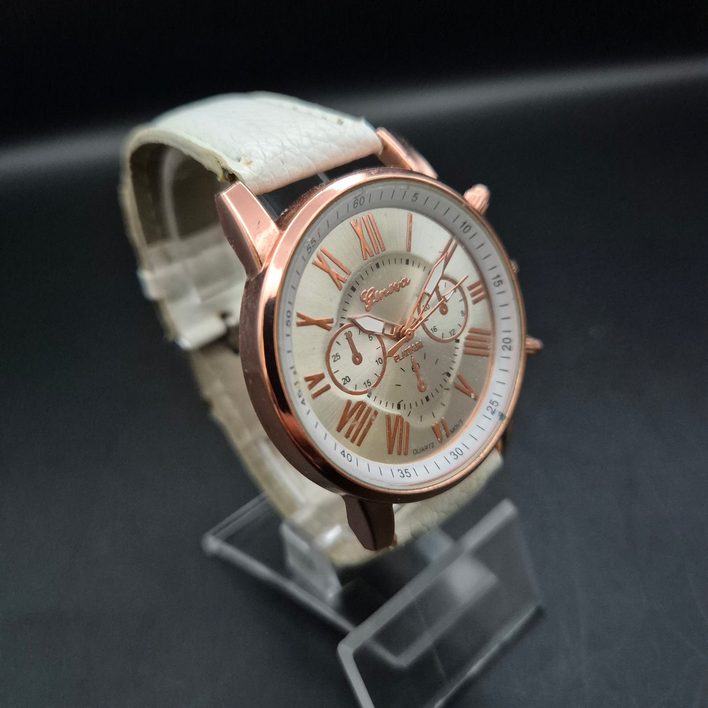 Geneva Damen Uhr mit roségoldenem Gehäuse und römischen Ziffern