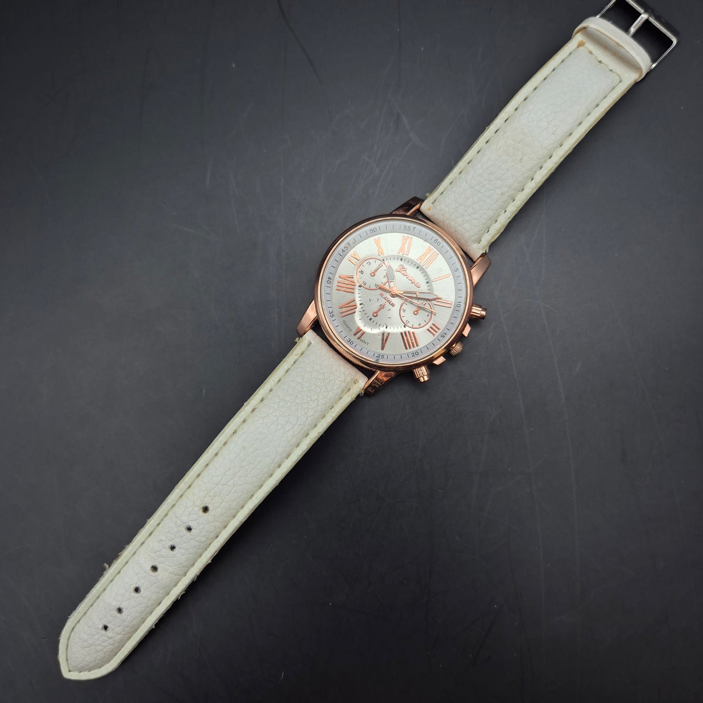 Geneva Damen Uhr mit roségoldenem Gehäuse und römischen Ziffern