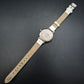 Elegante Damen Uhr mit Strassbesatz und weißem Armband