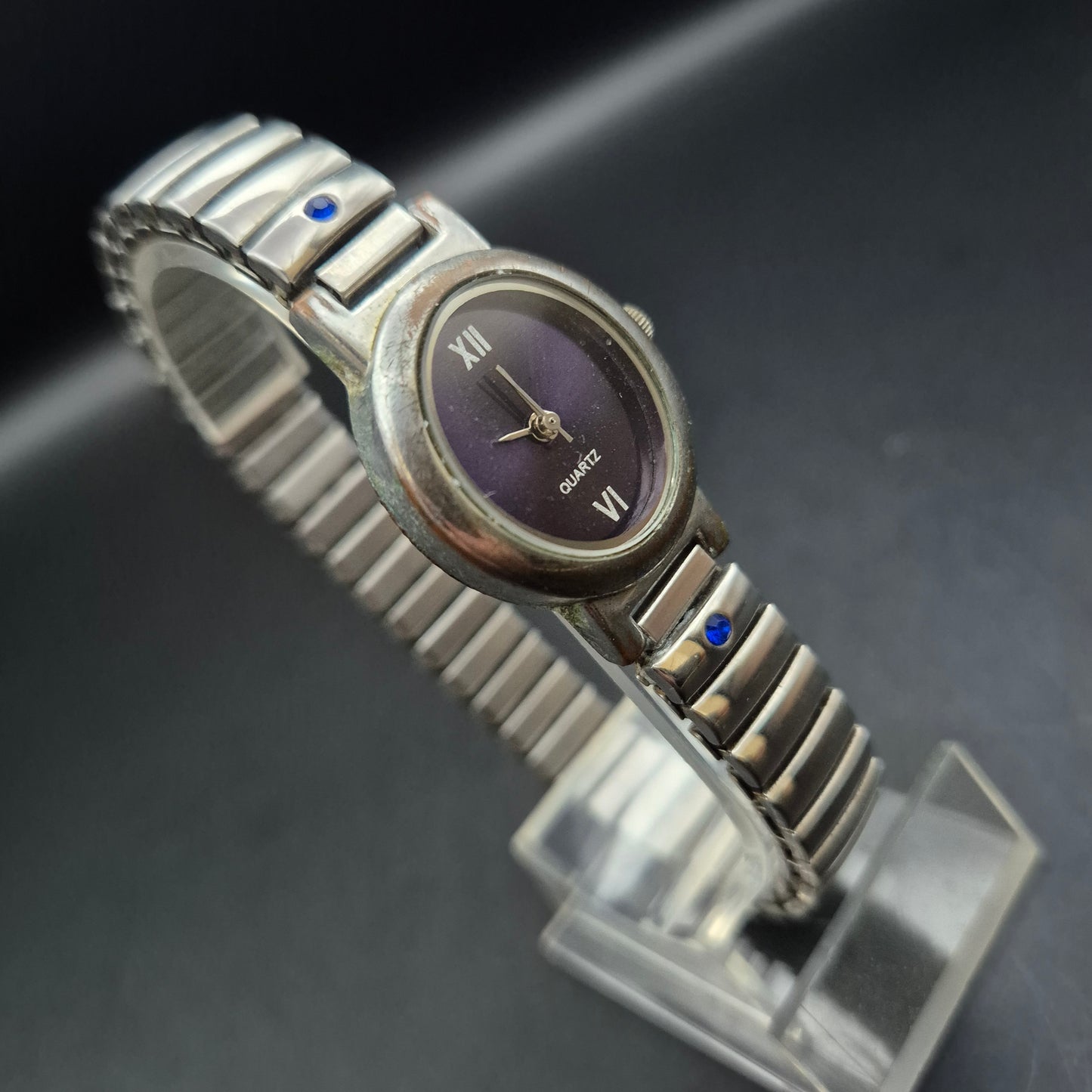 Yves Rocher Damen Uhr – Klassische Eleganz mit violettem Zifferblatt