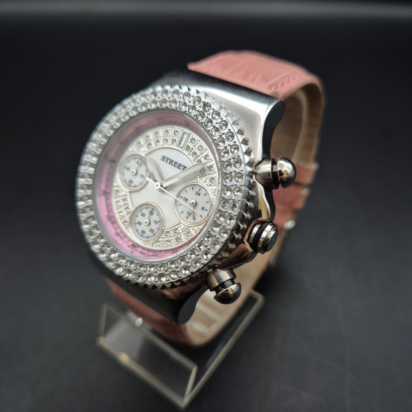 Street Damen Uhr mit Strassbesatz und pinkem Akzent